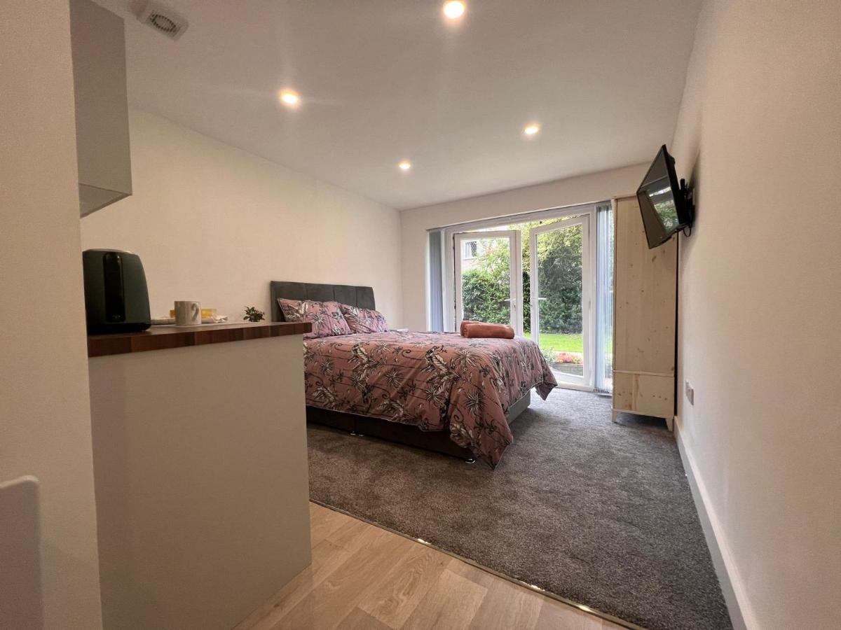 Selborne Studios Off Road Gated Parking كوفنتري المظهر الخارجي الصورة