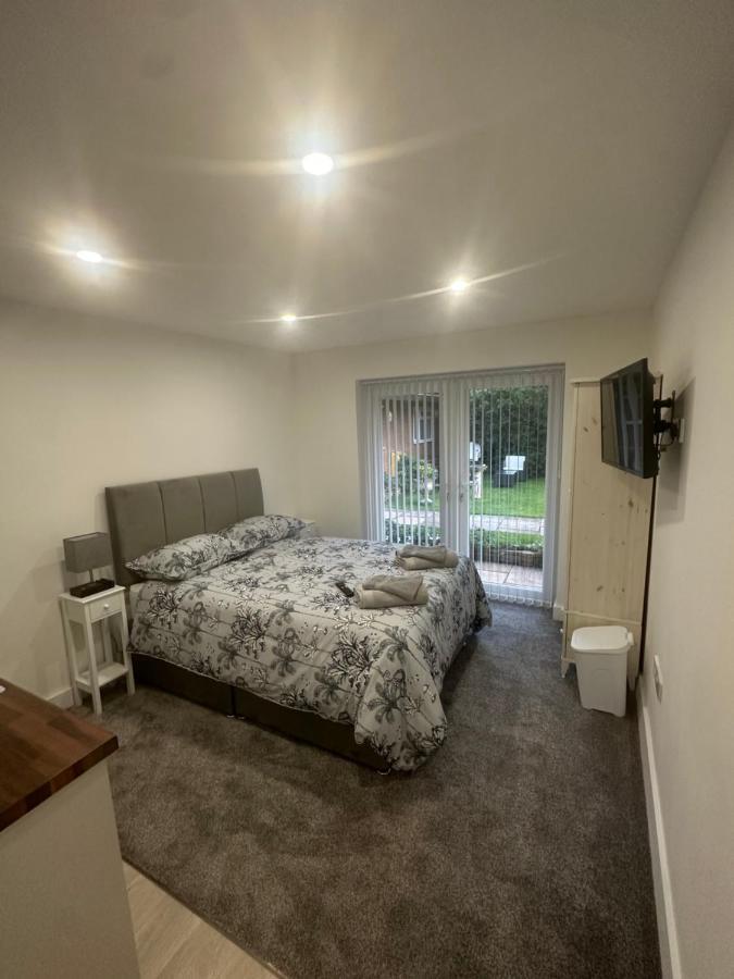 Selborne Studios Off Road Gated Parking كوفنتري المظهر الخارجي الصورة