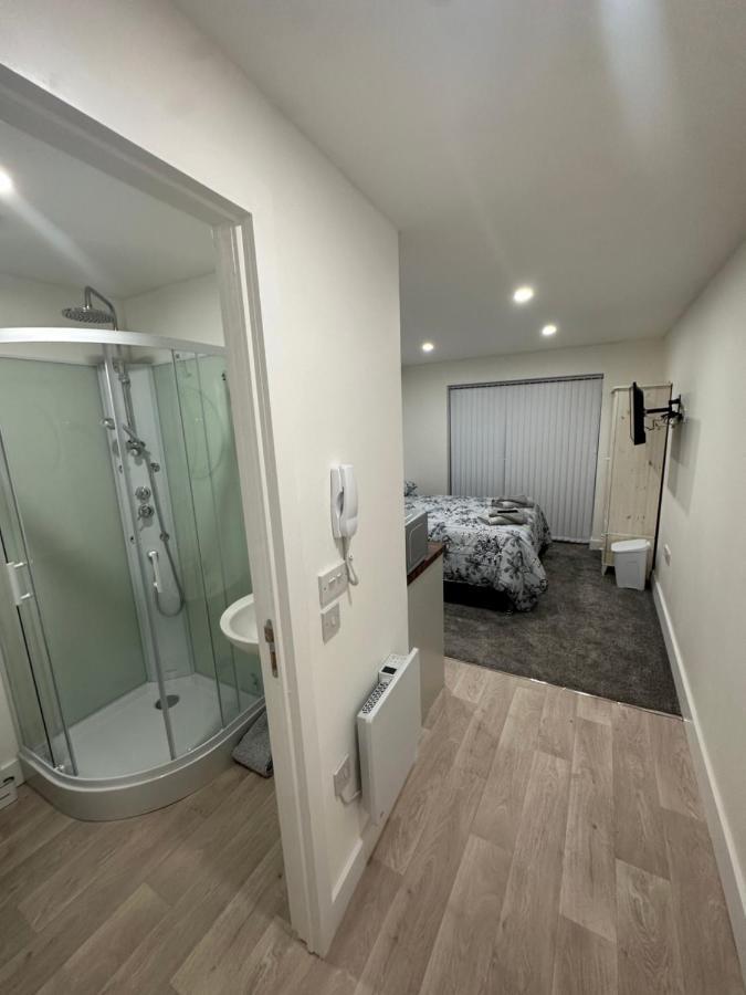 Selborne Studios Off Road Gated Parking كوفنتري المظهر الخارجي الصورة