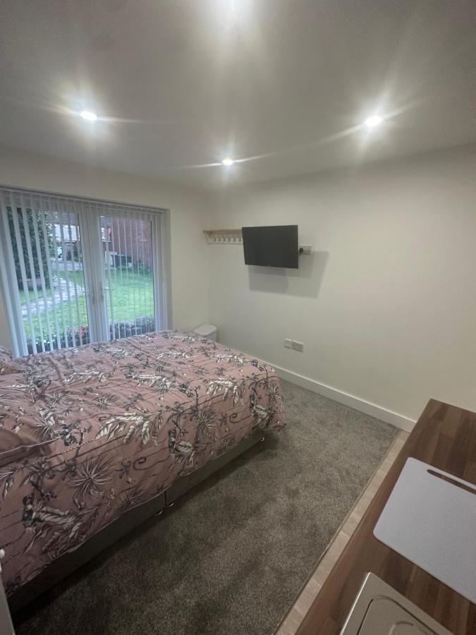Selborne Studios Off Road Gated Parking كوفنتري المظهر الخارجي الصورة